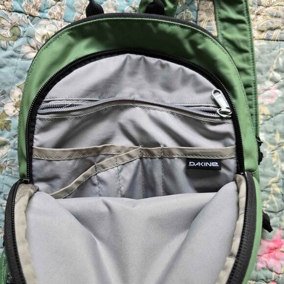 Dakine Essentials Mini Backpack 7L - Picture 4 of 9